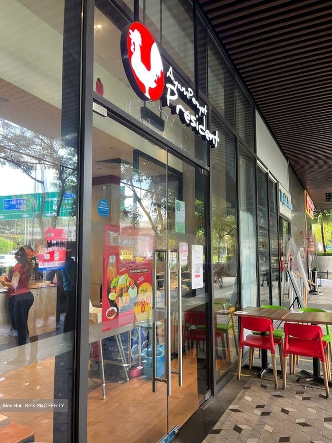 The Venue Shoppes (D13), Retail #453954011